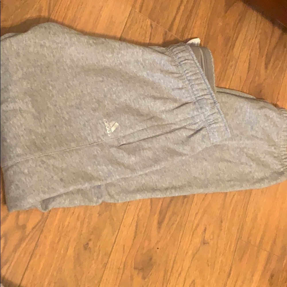 Draw string adidas sweat pants with pockets